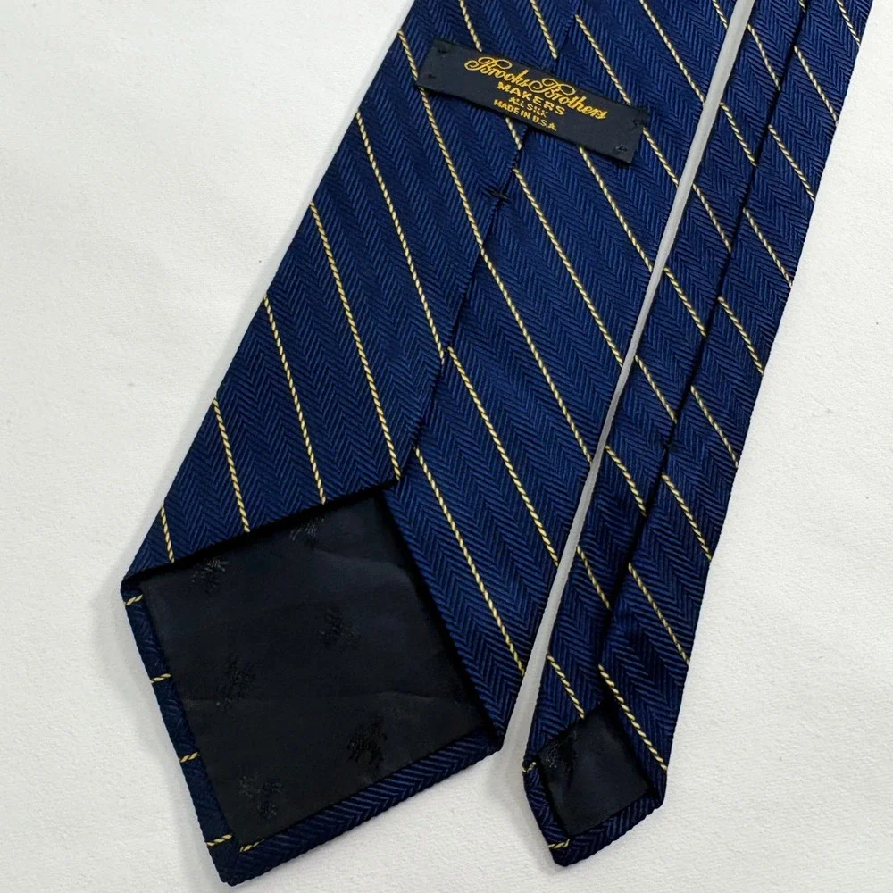 Brooks Brothers Makers Tie Navy Blue Gold Silk Textured Herringbone Stripe USA
